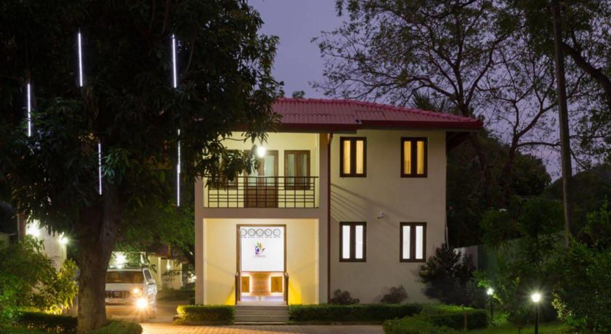 Hotel Chenra كاتاراغاما المظهر الخارجي الصورة