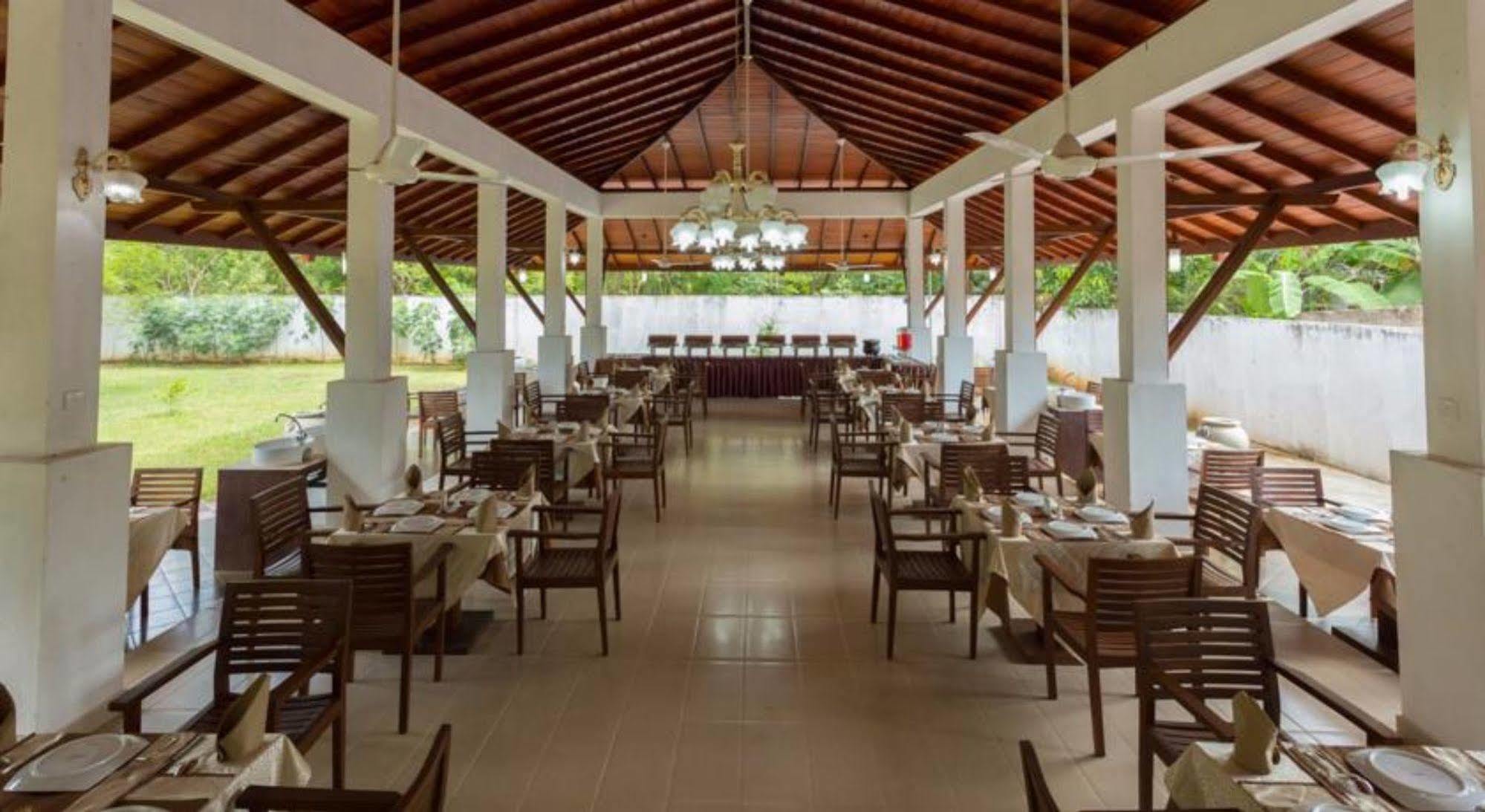 Hotel Chenra كاتاراغاما المظهر الخارجي الصورة