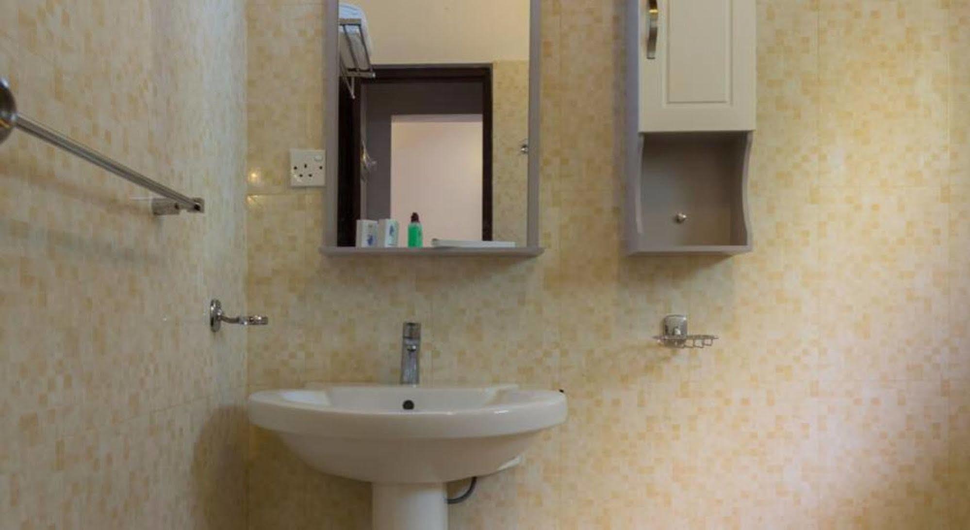 Hotel Chenra كاتاراغاما المظهر الخارجي الصورة
