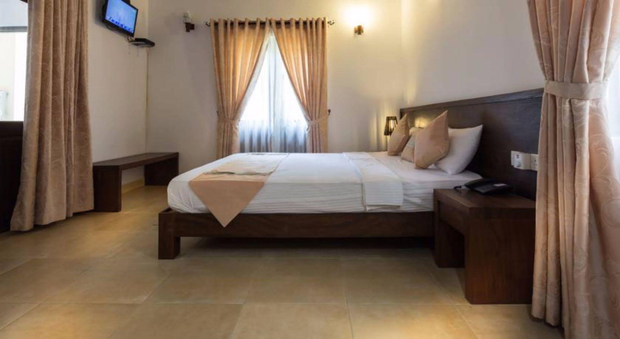 Hotel Chenra كاتاراغاما المظهر الخارجي الصورة