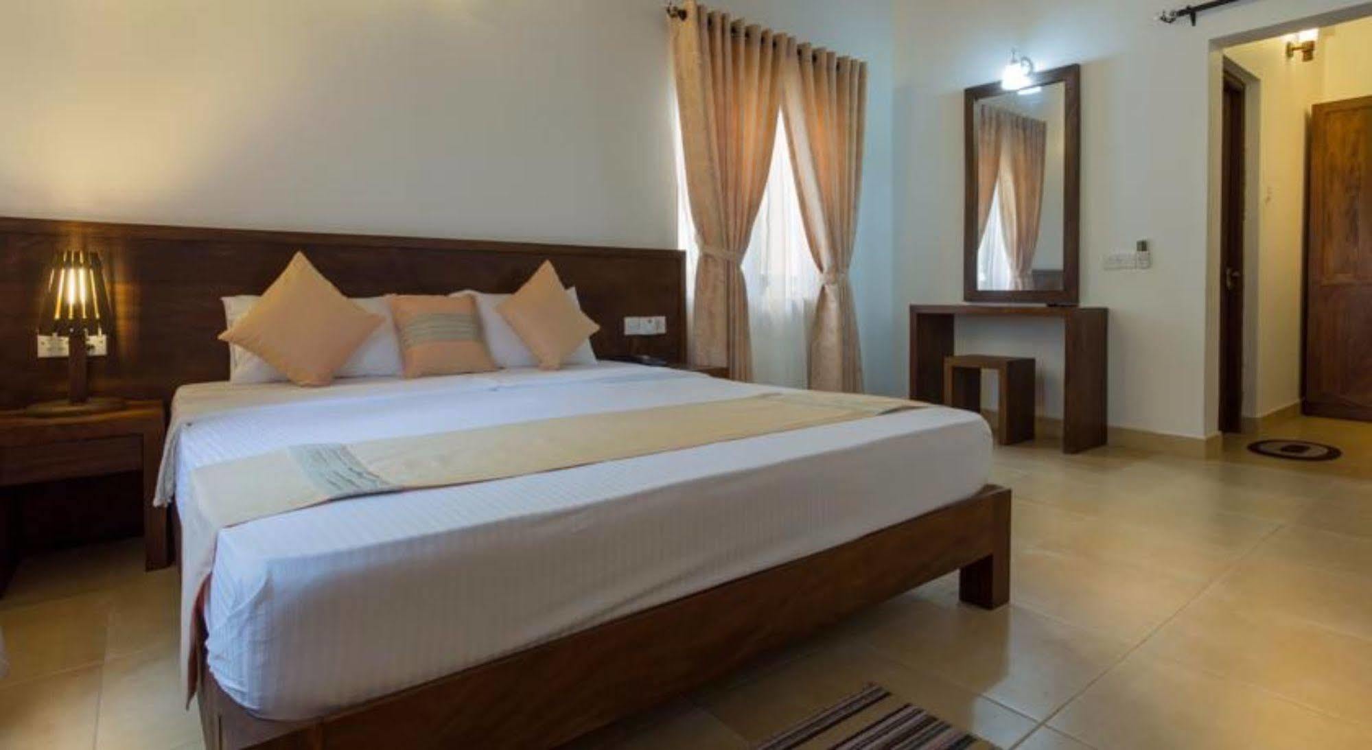 Hotel Chenra كاتاراغاما المظهر الخارجي الصورة