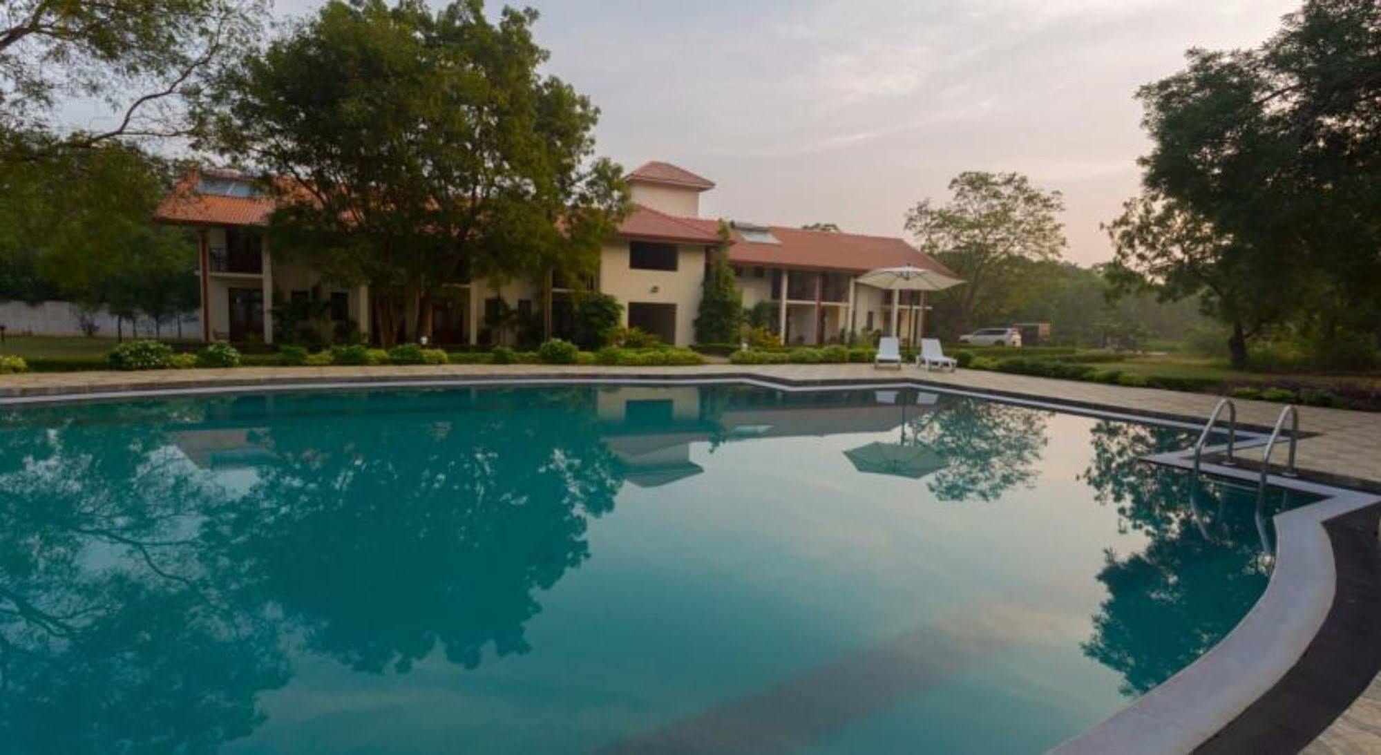 Hotel Chenra كاتاراغاما المظهر الخارجي الصورة